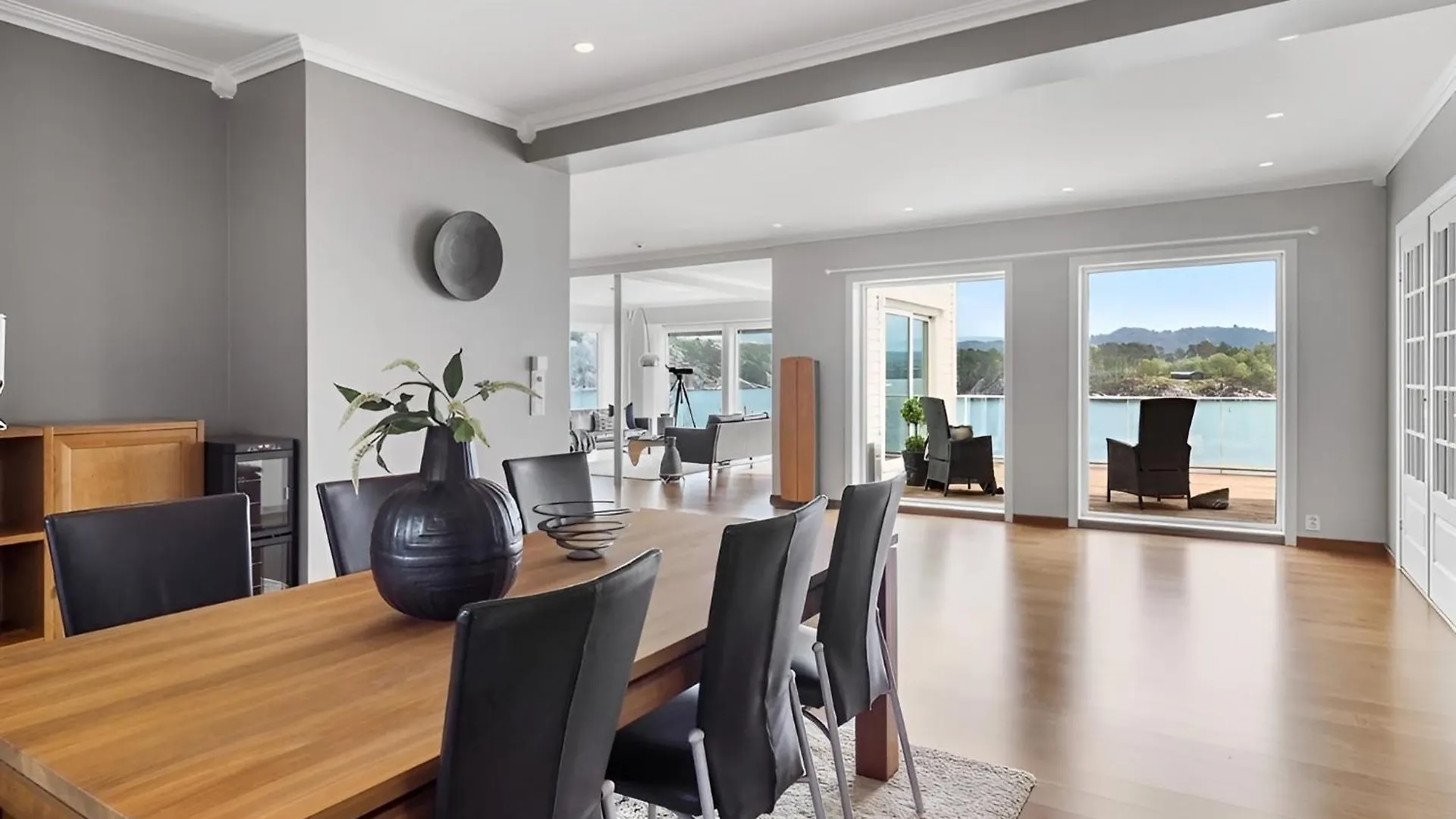 Beachfront Villa With Jacuzzi, Cinema & Canoe Bergen 0*,  Norway