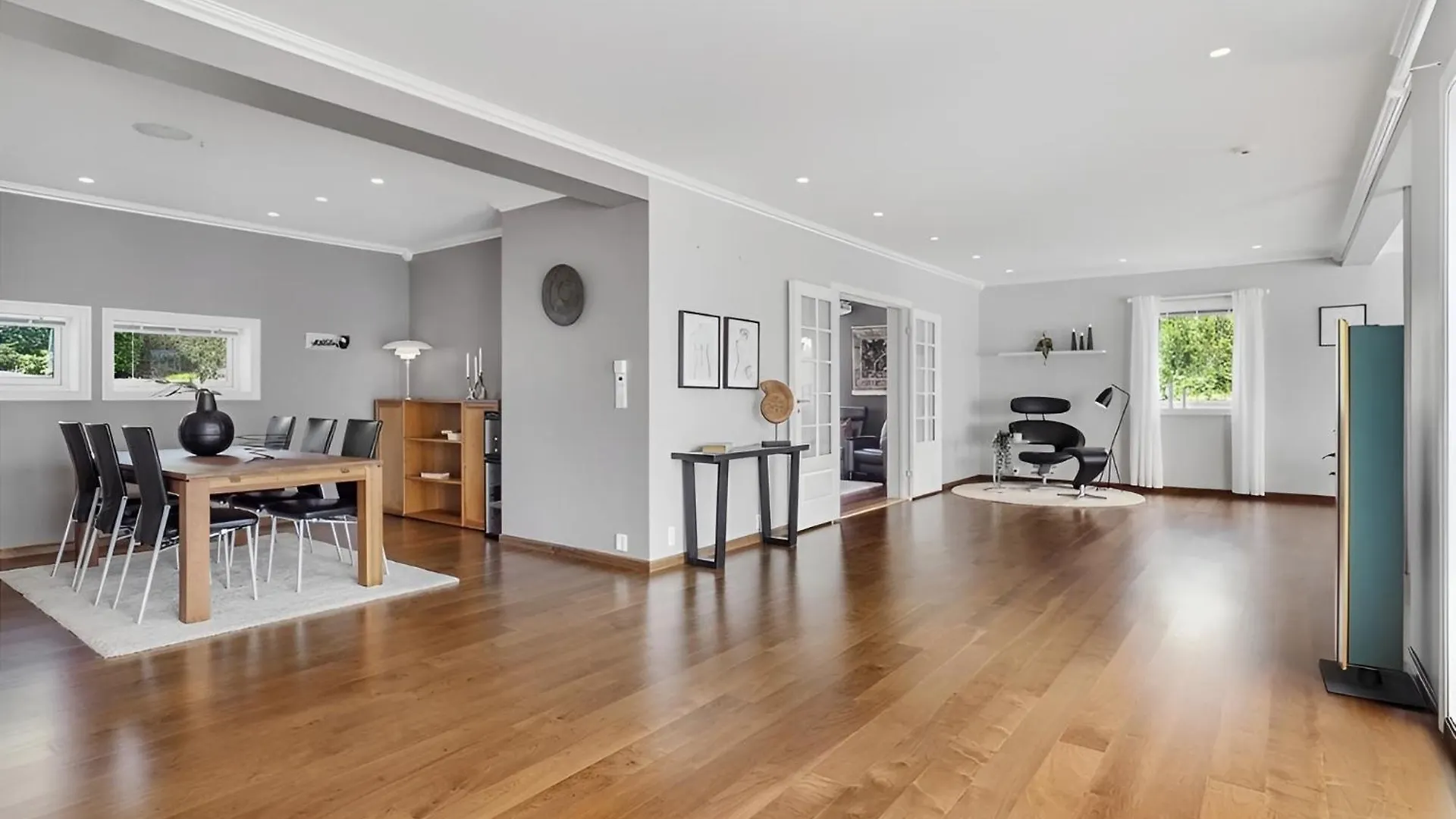 Beachfront Villa With Jacuzzi, Cinema & Canoe Bergen