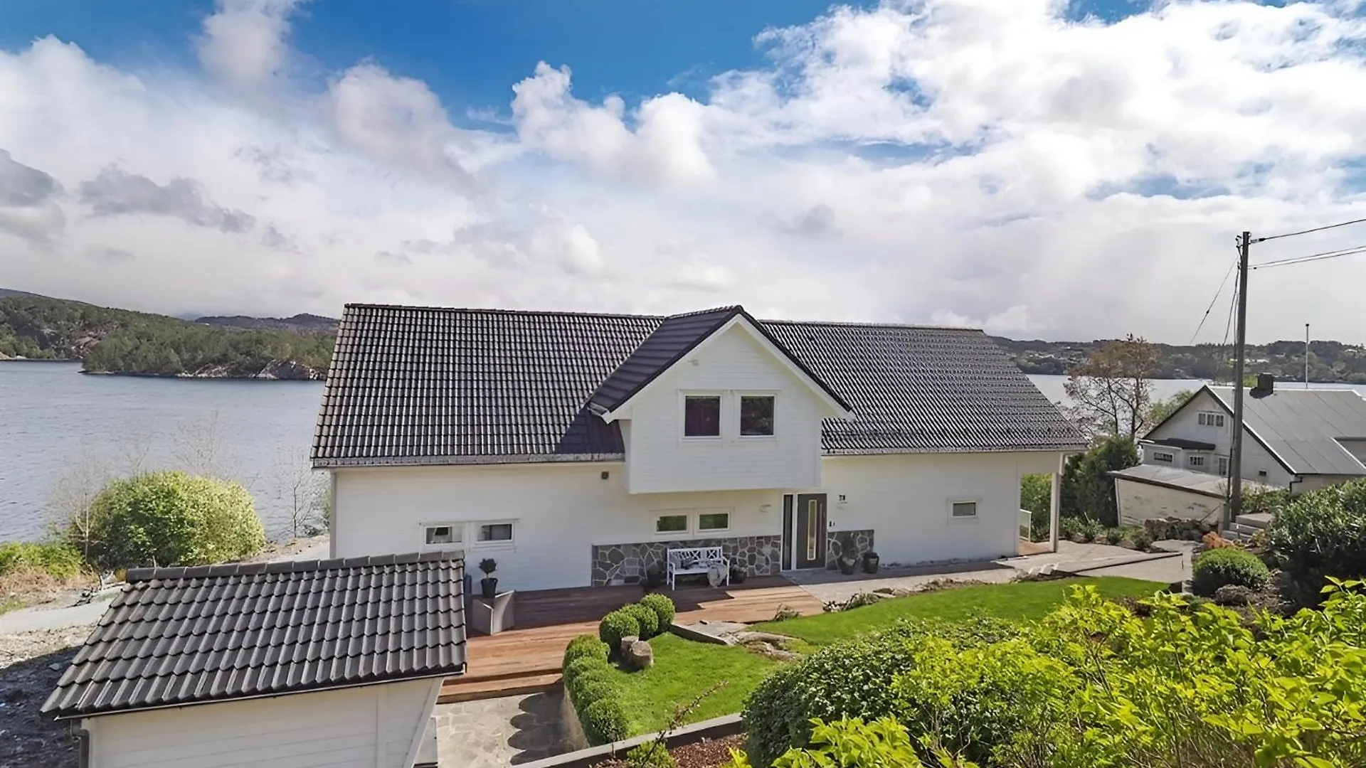 Beachfront Villa With Jacuzzi, Cinema & Canoe Bergen