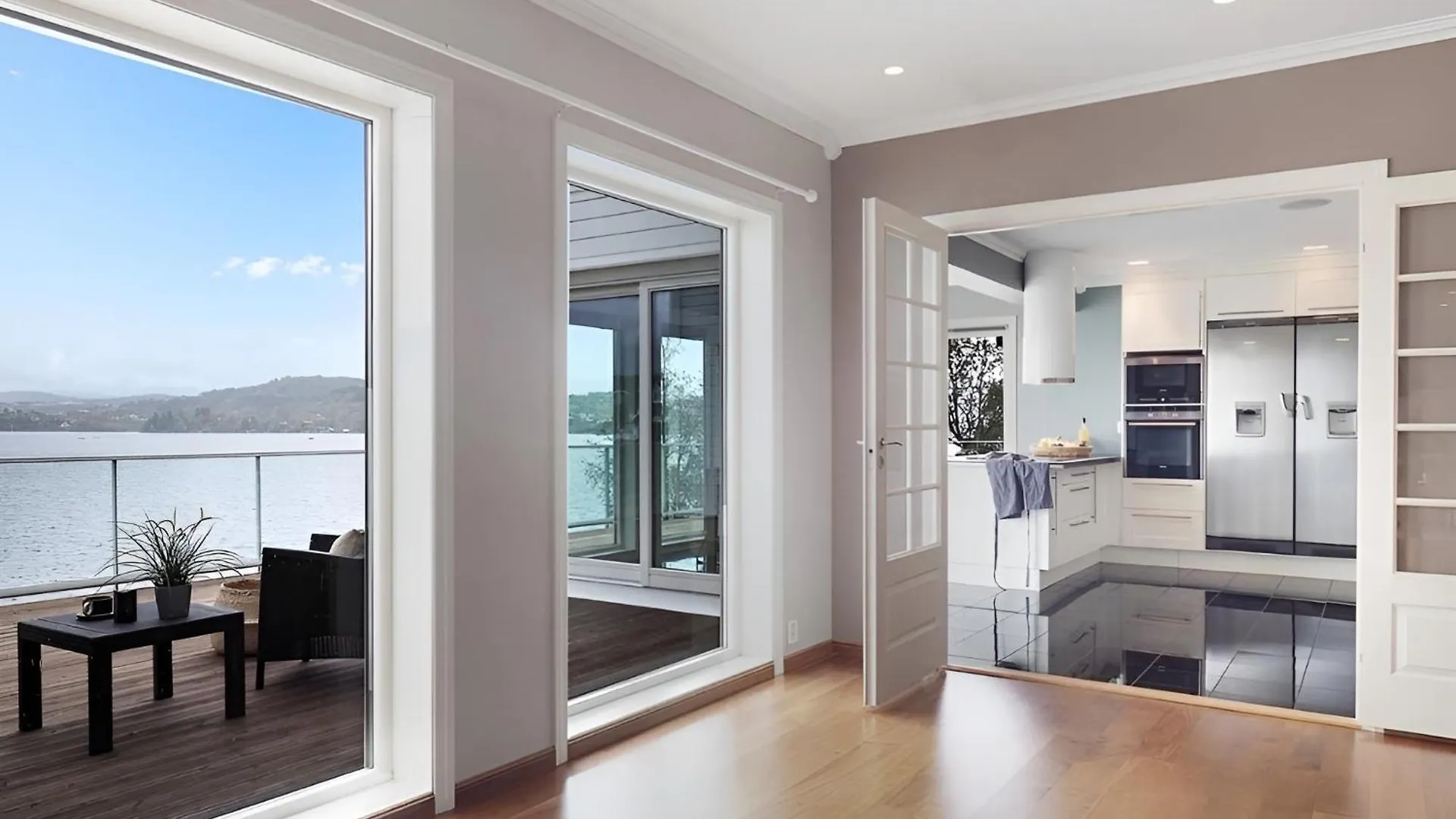 Beachfront Villa With Jacuzzi, Cinema & Canoe Bergen