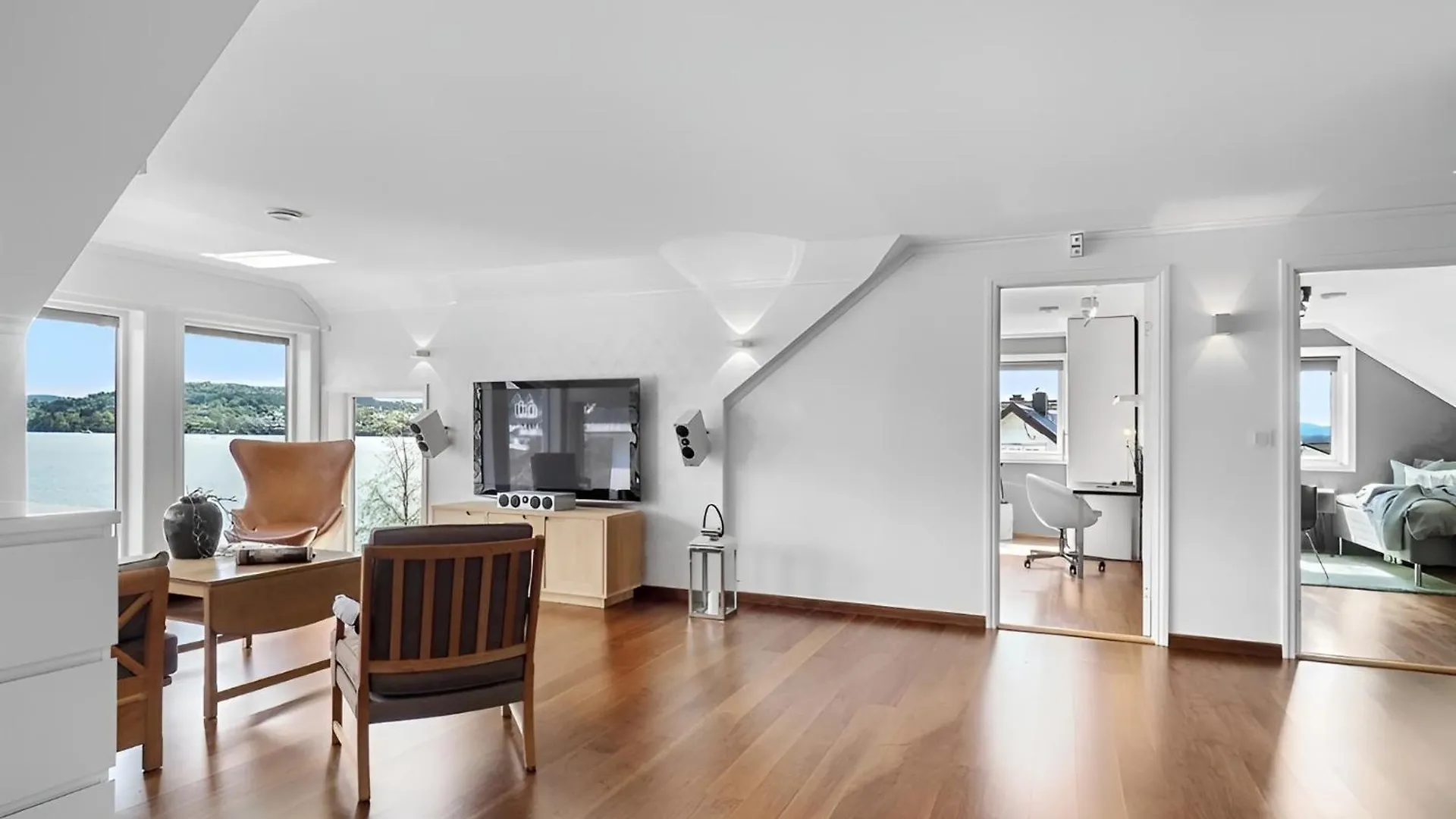 Beachfront Villa With Jacuzzi, Cinema & Canoe Bergen