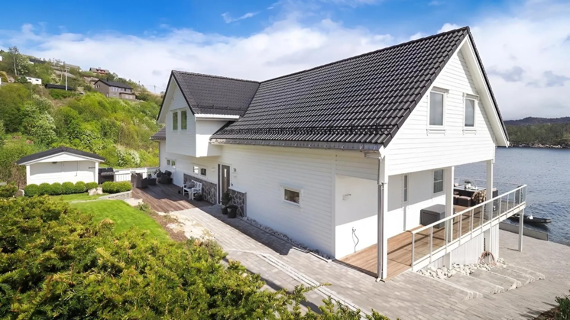Beachfront Villa With Jacuzzi, Cinema & Canoe Bergen Norway