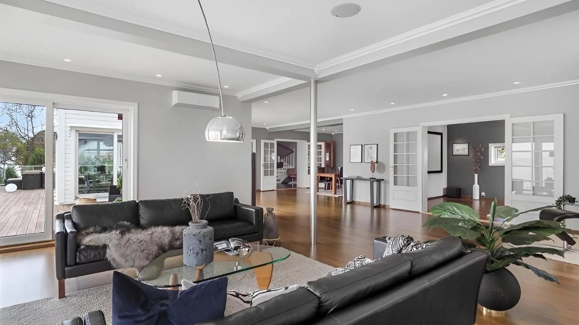 Beachfront Villa With Jacuzzi, Cinema & Canoe Bergen Norway