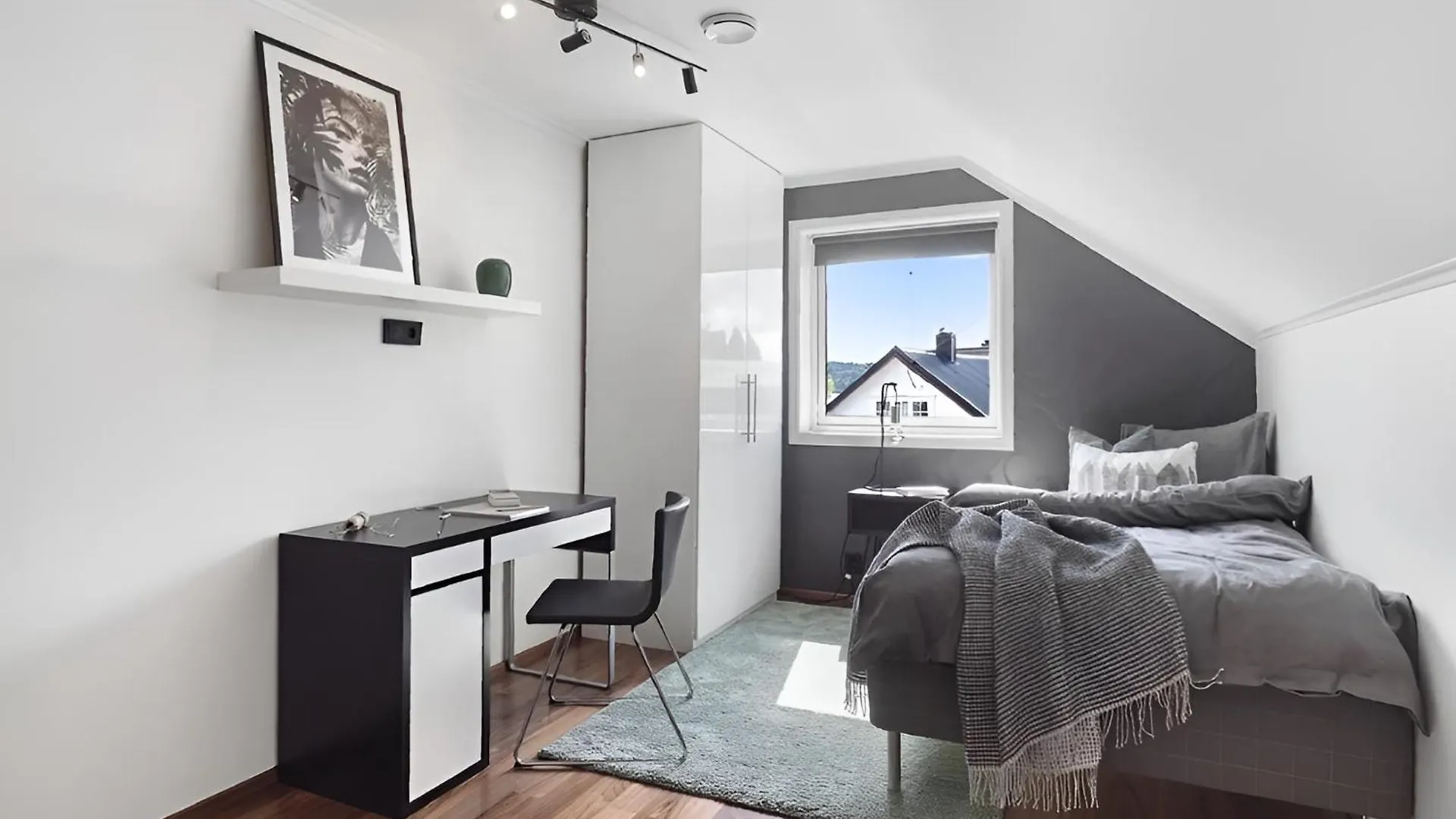 Beachfront Villa With Jacuzzi, Cinema & Canoe Bergen