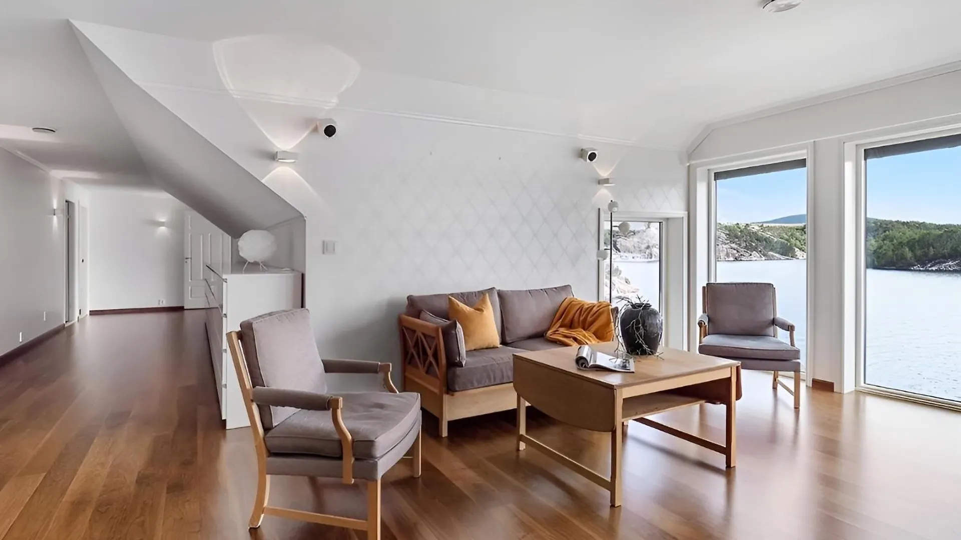 Beachfront Villa With Jacuzzi, Cinema & Canoe Bergen 0*,  Norway