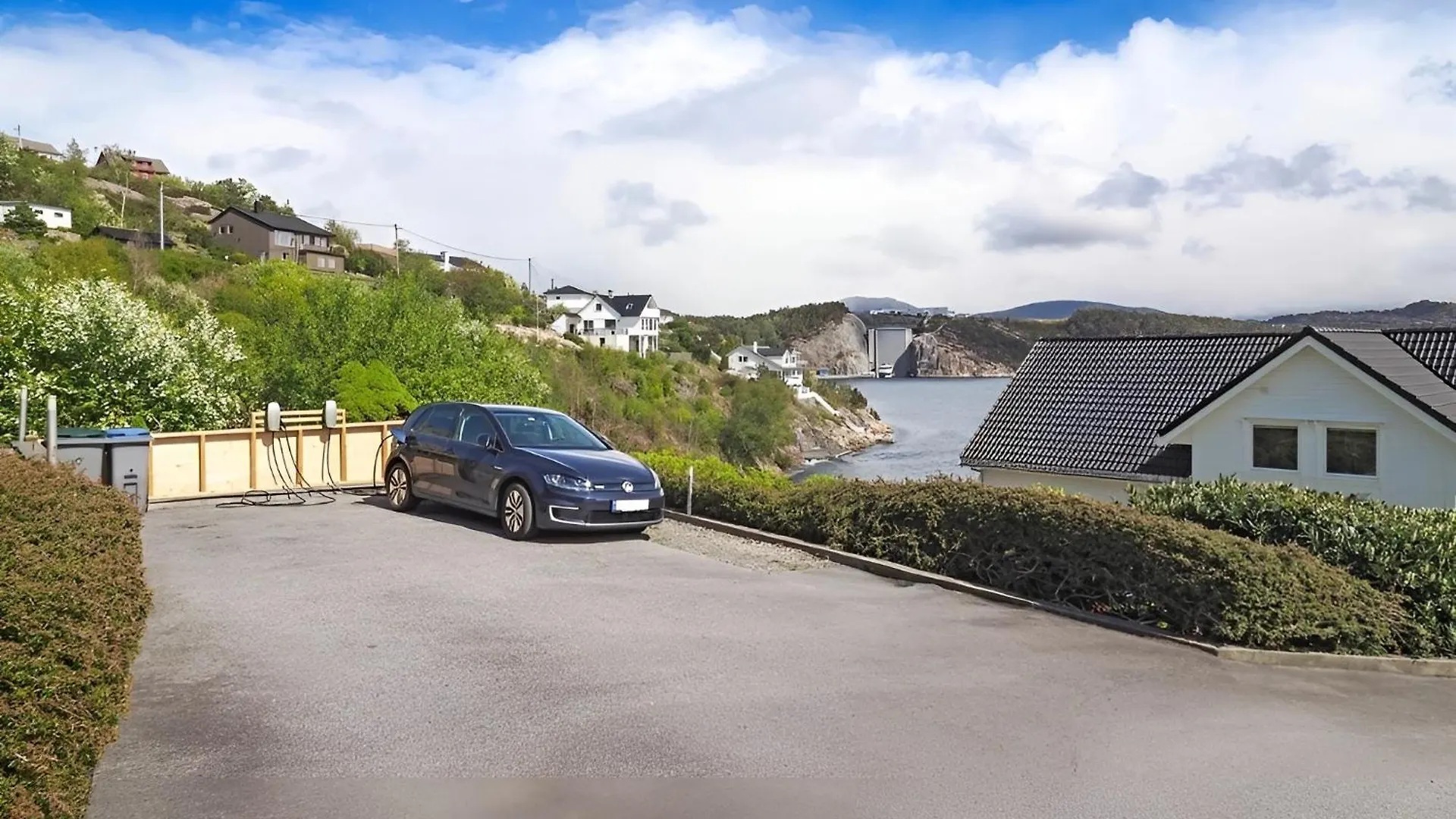 Beachfront Villa With Jacuzzi, Cinema & Canoe Bergen Norway
